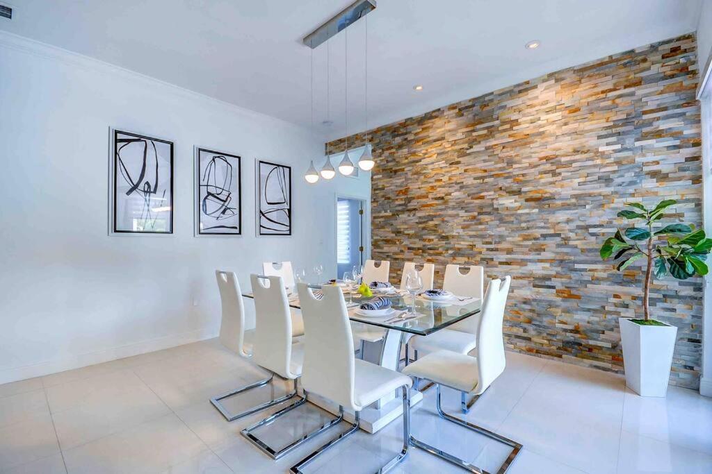 Beautiful house + heated pool/17 guest,básquetball Cutler Bay Exterior foto